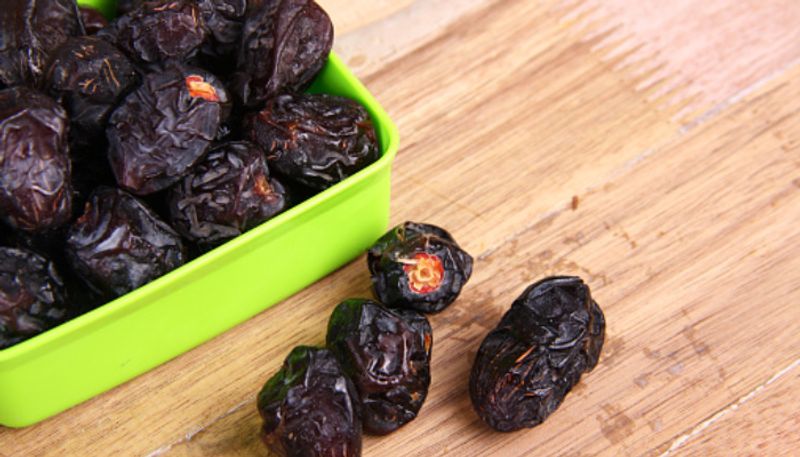 why you must eat soaked dates daily 