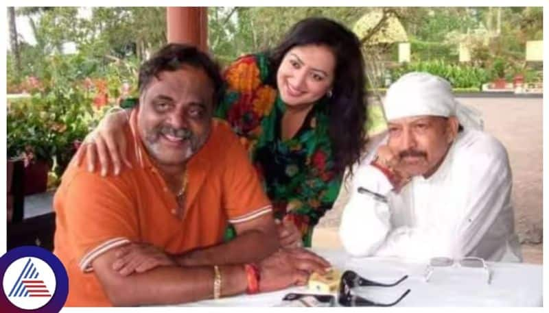 Sandalwood actor Dr Vishnuvardhan opens bar in his house for actor rebel star Ambareesh srb