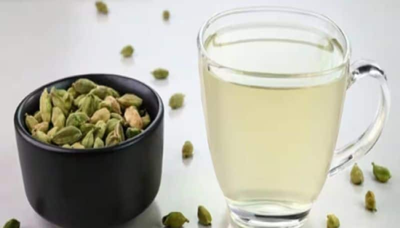 benefits of drinking Cardamom Water on an Empty Stomach