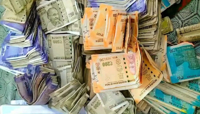 If you keep more than this amount of money at home.. Income tax notice will come.. Do you know how much?-sak