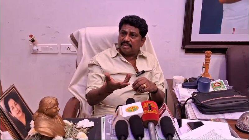 AIADMK General Secretary Edappadi Palaniswami ordered to remove Salem West Union Secretary from the party vel