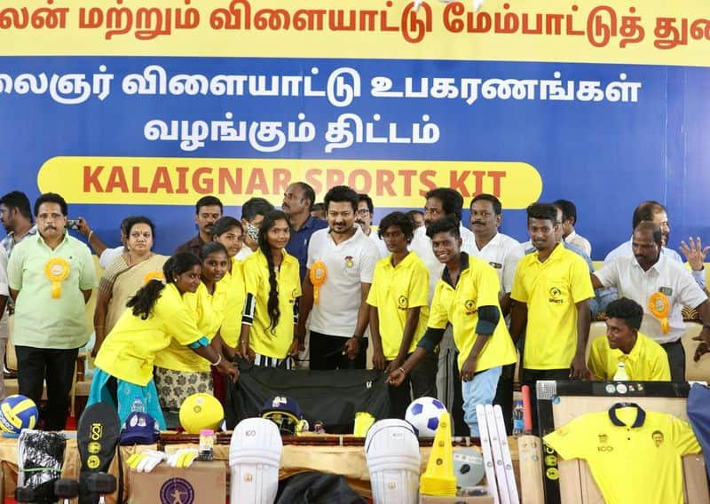 Minister Udayanidhi Stalin inaugurated the function of distribution of sports equipment in Madurai today vel