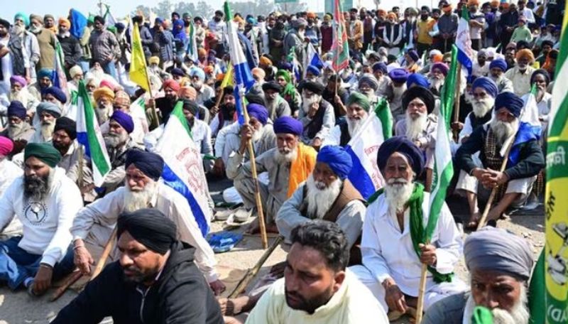 farmers decides to temporarily stop Chalo Dilli march to continue at Haryana delhi border kgn