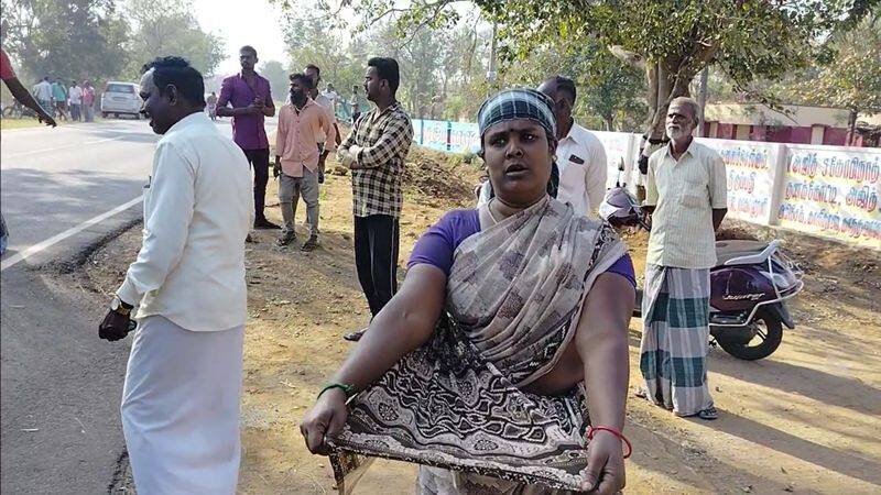 Public road blocking protest for supply of drinking water in Dharmapuri vel