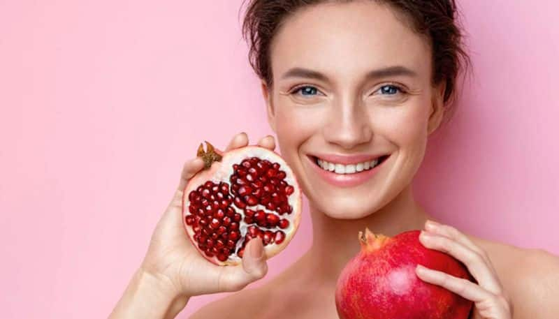 Use pomegranate face packs for glowing skin