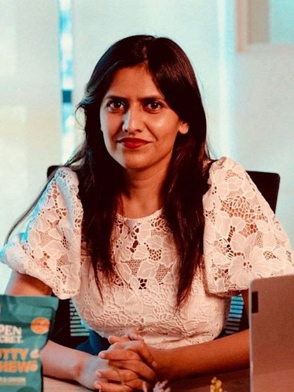<p>अहाना को विदेश में हेल्दी स्नैक्स के लिए काफी मशक्कत करनी पड़ती थी। बस यहीं से उन्हें भारत में स्नैक्स बिजनेस शुरु करने का आइडिया आया।</p>
