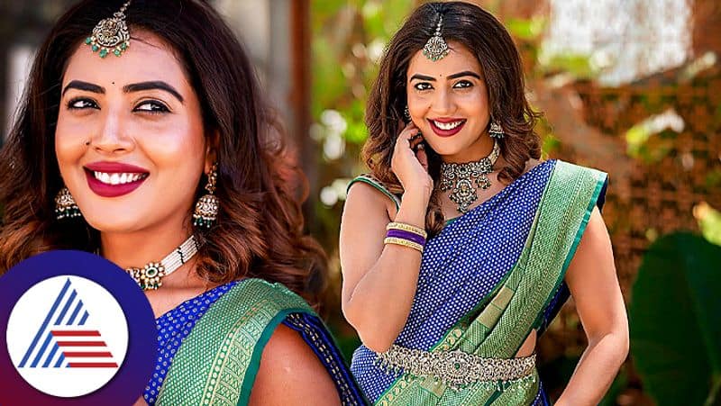 Amrutadhare serial actress Sara Annaiah looks stunning in green and blue saree pav