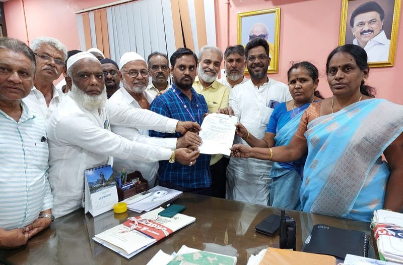 Coimbatore 2 acre land handed over to Muslims for Kabristan sgb