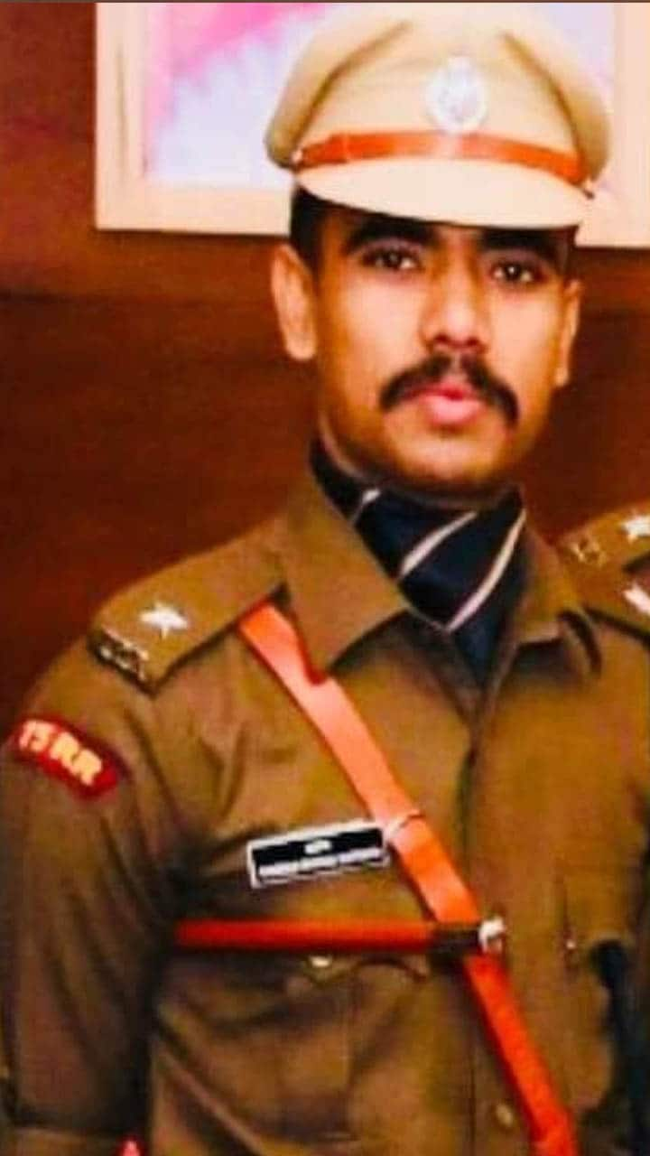 An IPS officer who once sold vegetables with his mother success-story-of-ips-Sharan Kambale-got-8th-rank-in-upsc iwh