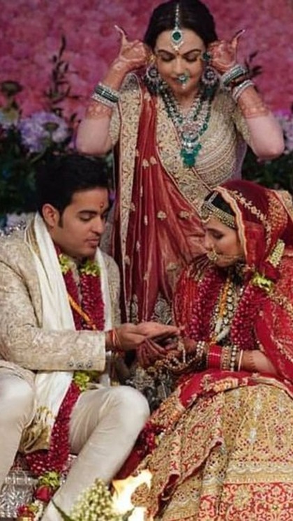 भव्य थी Akash Ambani की शादी,श्लोका मेहता को मिला 460 करोड़ का हार