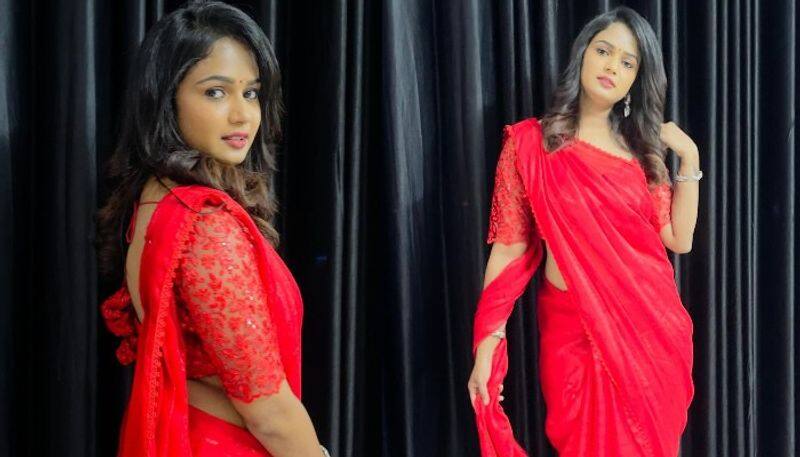 Bigg Boss Ariyana Glory  Saree Photos NSK 