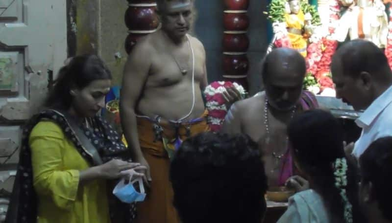 Aishwarya rajinikanth visit thiruthani murugan temple mma