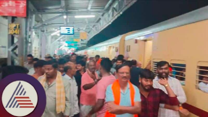 Objectionable slogan in Ayodhya train Devotees protest at hospet rav