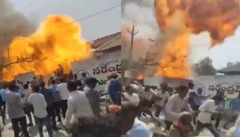 Massive fire breaks out in Karimnagar People were running with the sound of a cylinder exploding... viral..ISR