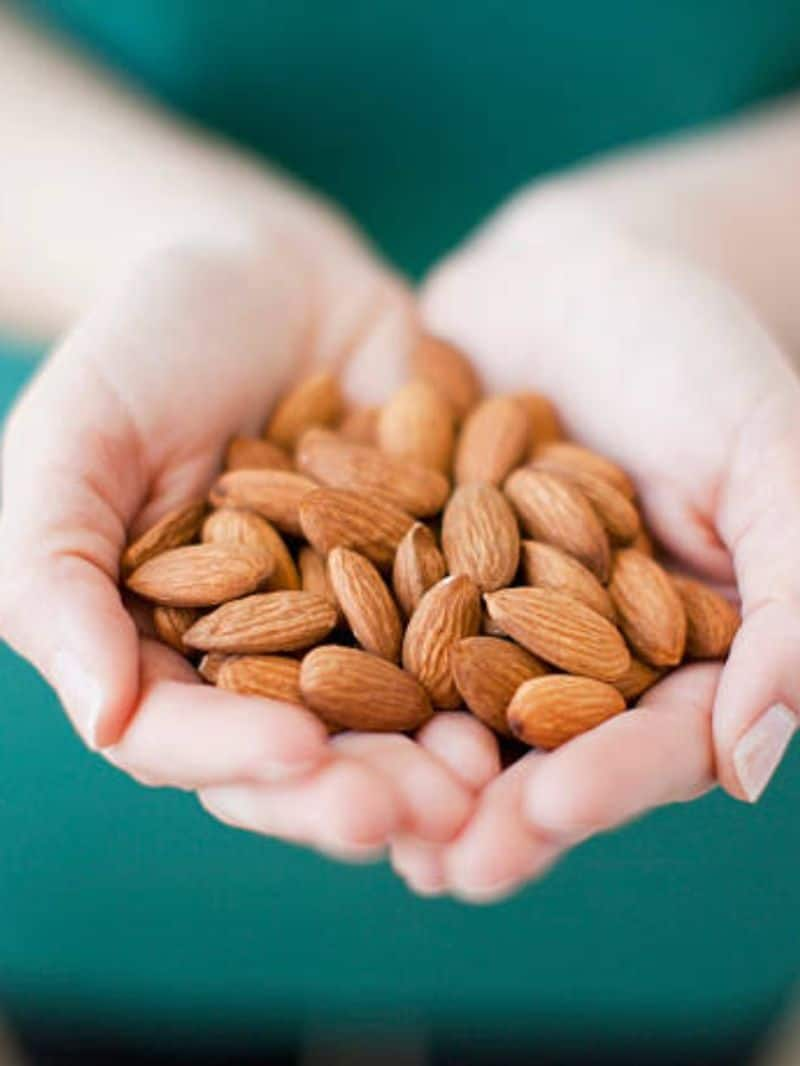 How many almonds are good to eat per day? rsl