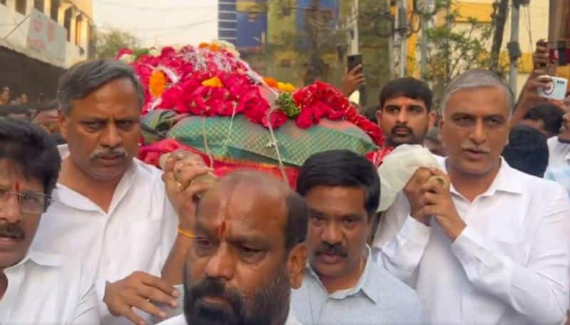 lasya nandita final rites, brs mla harish rao, palla rajeshwar reddy, padi kaushik reddy, vemula prashant reddy kms