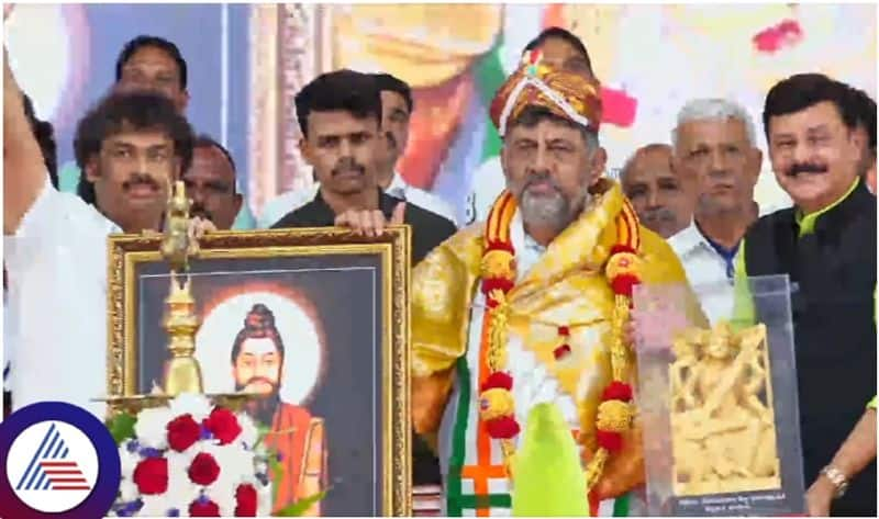 Shivamogga Bangarappa disciple D K Shivakumar gifted son Belur Gopalakrishna says Madhu Bangarappa sat