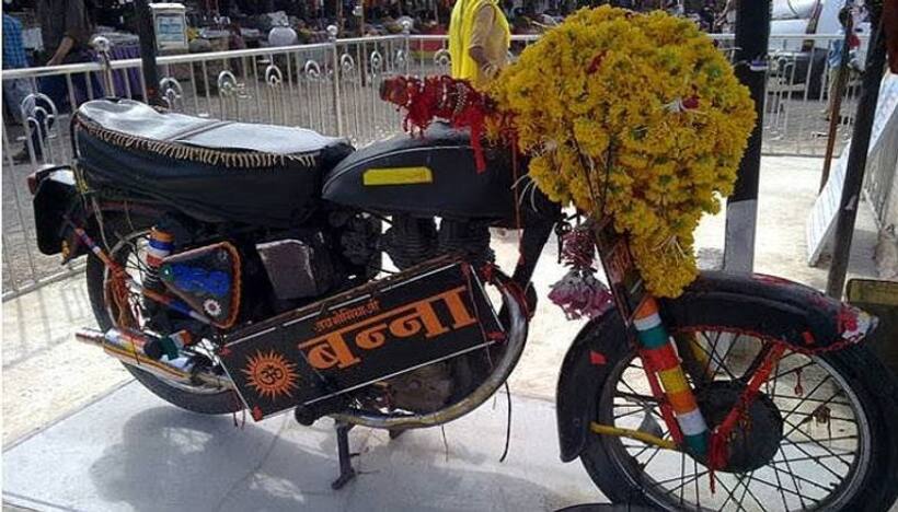  బుల్లెట్‌ కు గుడి కట్టి పూజలు: ఎందుకో తెలుసా?