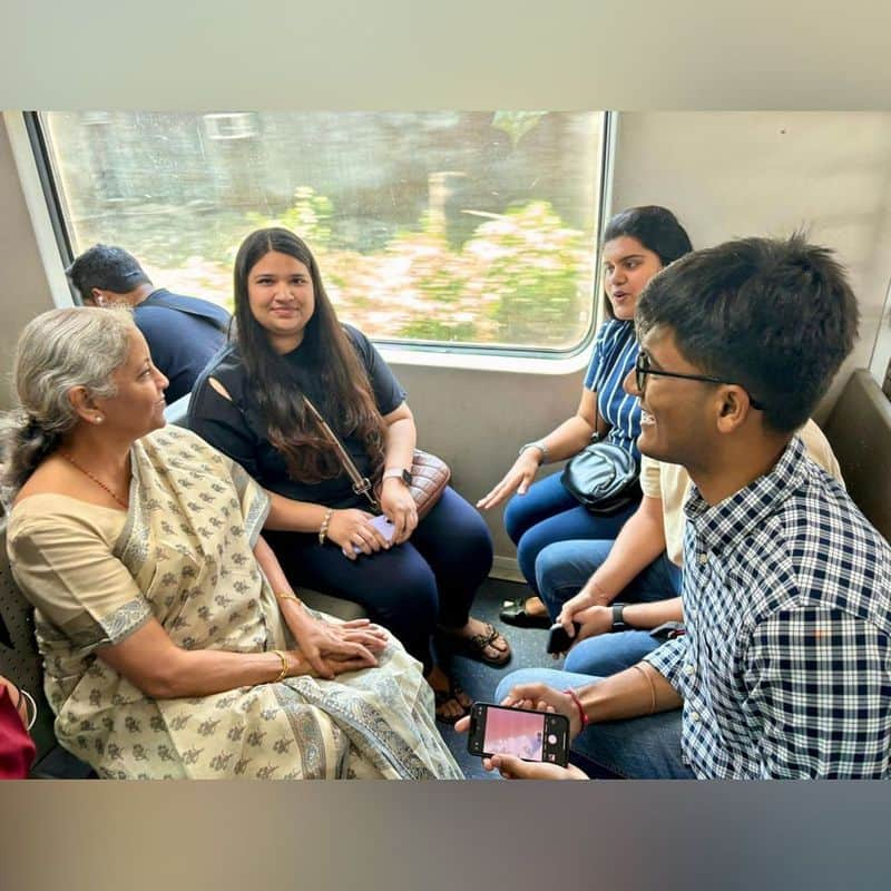 union fiance minster nirmala seetharaman travels in mumbai local train