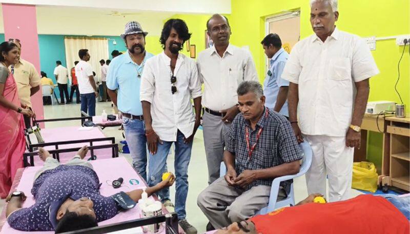 Actor and Director Kottachi sung song for volunteers participated in blood donation ans 