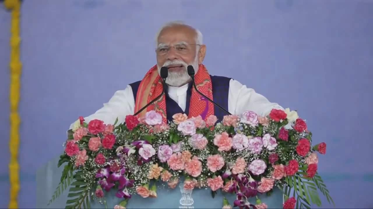 PM narendra modi to lay foundation stone of 553 Amrit Bharat rail stations ksp