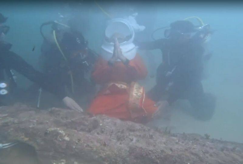 PM Modi enjoys scuba diving in Dwarka offers prayers to Sri Krishna ckm