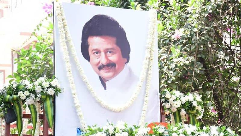 Pankaj Udhas funeral singers and bollywood celebs pay condolence to indian gazal singer xbw