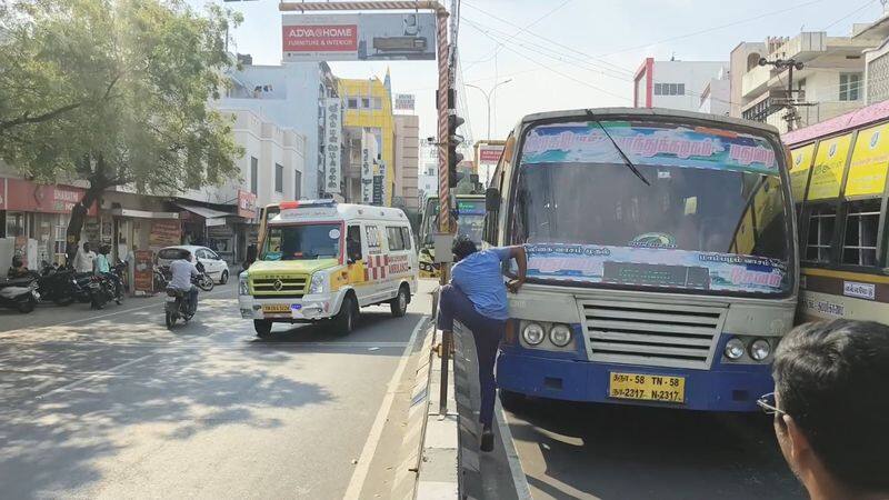 Passengers narrowly escape after 2 government buses collide in Karur district vel