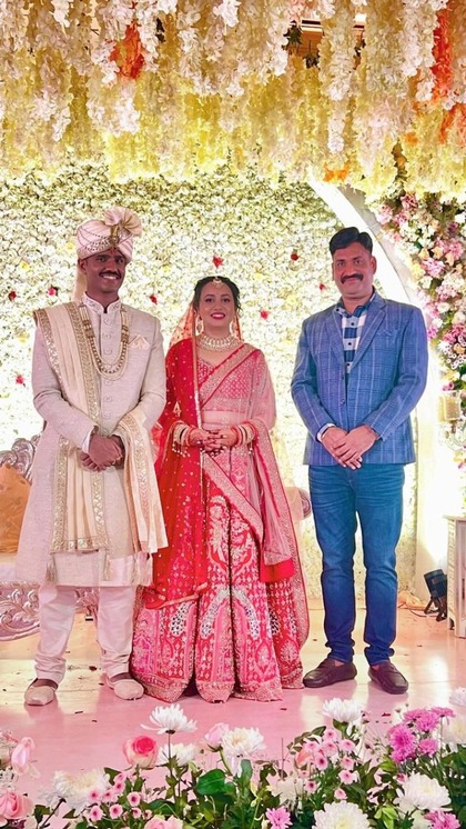 <p>रिया डाबी ने पहले मनीष कुमार के साथ कोर्ट मैरिज की थी इसके बाद अब वह पूरे रीति रिवाज से मनीष कुमार संग शादी के बंधन में बढ़ गई है दोनों की शादी जयपुर में आयोजित हुई थी।</p>
