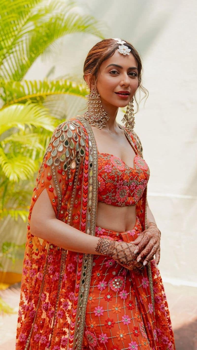 rakul preet singh mehendi lehenga photos details in hindi bridal lehenga designs kxa 