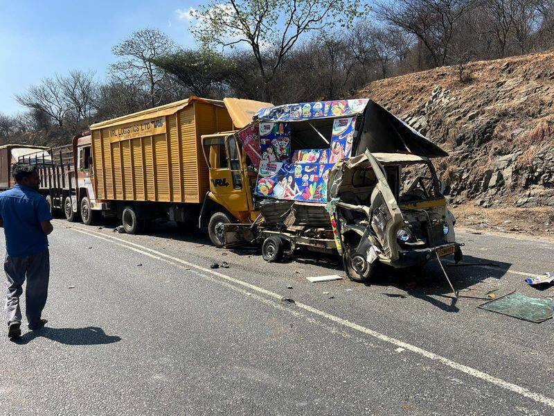 3 persons injured at road accident in dharmapuri thoppur vel