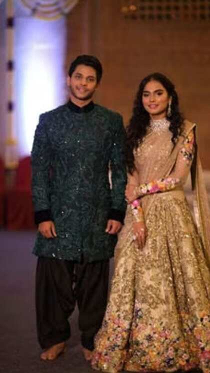 <p>ब्राह्मणी रेड्डी की शादी की भव्यता का अंदाजा यही से लगाया जा सकता है कि उनकी 5 दिनों की शादी में 50 हजार लोगों शामिल हुए थे। मेहमानों के लिए सारे लग्जरी इंतजाम थे।<br />
 </p>
