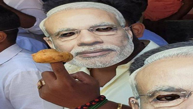 DMK campiagn against pm modi as he is frying vadai with his mouth smp