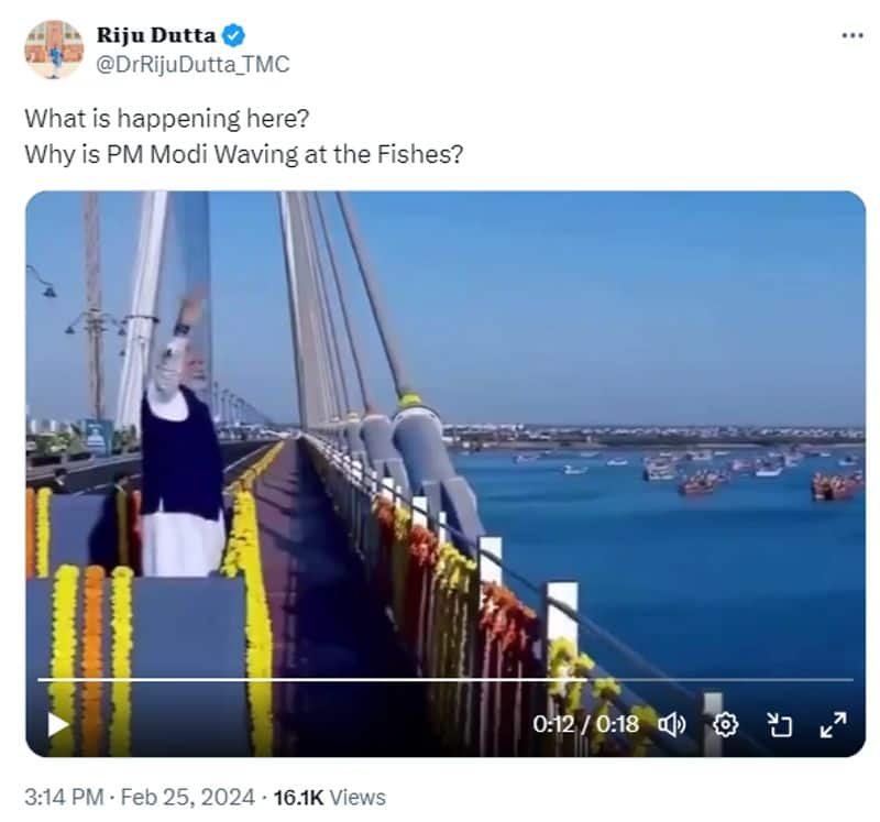 PM Narendra Modi waving at the fishes here is the truth of viral video Fact Check 