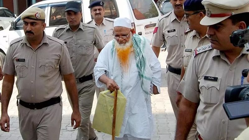 1993 Mumbai bomb blasts: TADA Court acquits Abdul Karim Tunda, who was charged as 'bomb-maker'