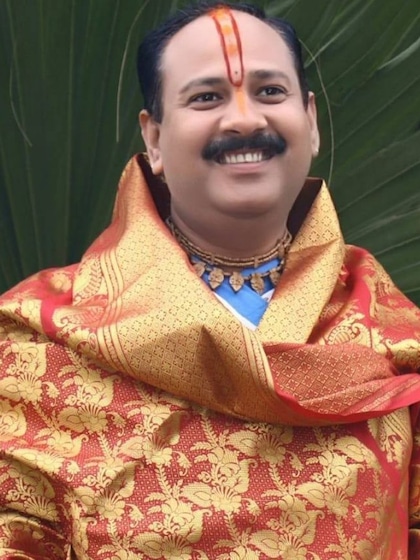<p>ये मान्यता कैसे शुरू हुई, इसके बारे में कोई नहीं जानता। लेकिन सिहोर वाले पंडित प्रदीप मिश्रा अपने प्रवचनों में शिवलिंग की पूजा से जुड़ी बातें अक्सर लोगों को बताते रहते हैं। </p>
