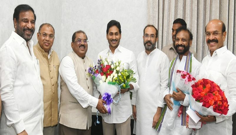 Former IAS Officer  Imtiaz Ahmed Joins in YSRCP lns   