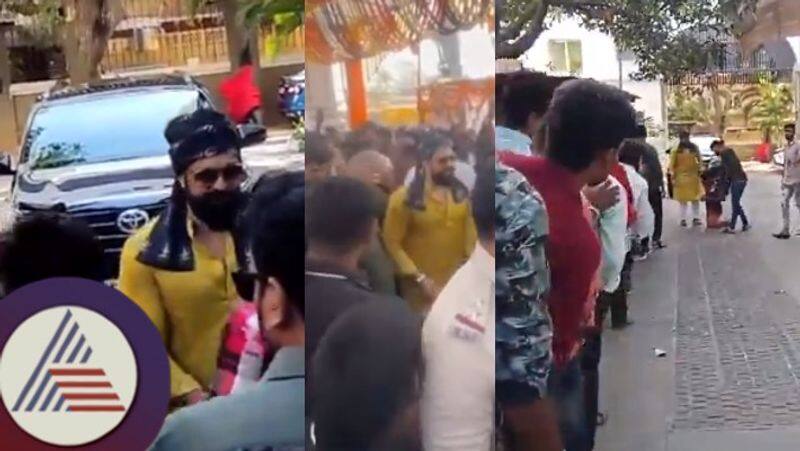 Rocking star Yash waves to his fans at Sree Amrutheshwara Temple inauguration rav