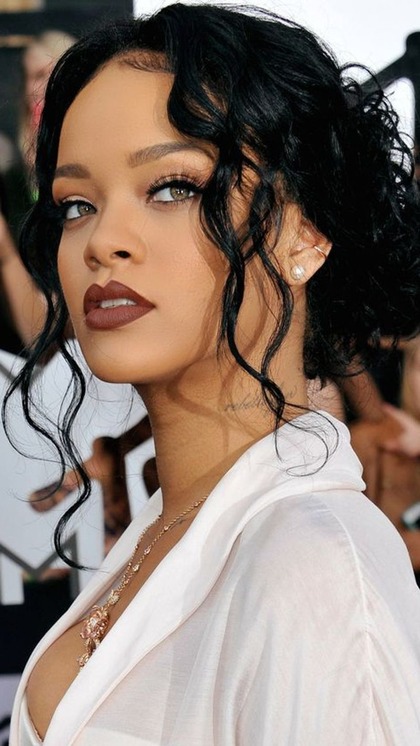 जामनगर पहुंची हॉलीवुड सिंगर Rihanna,रिक्शा की सवारी Watch Video