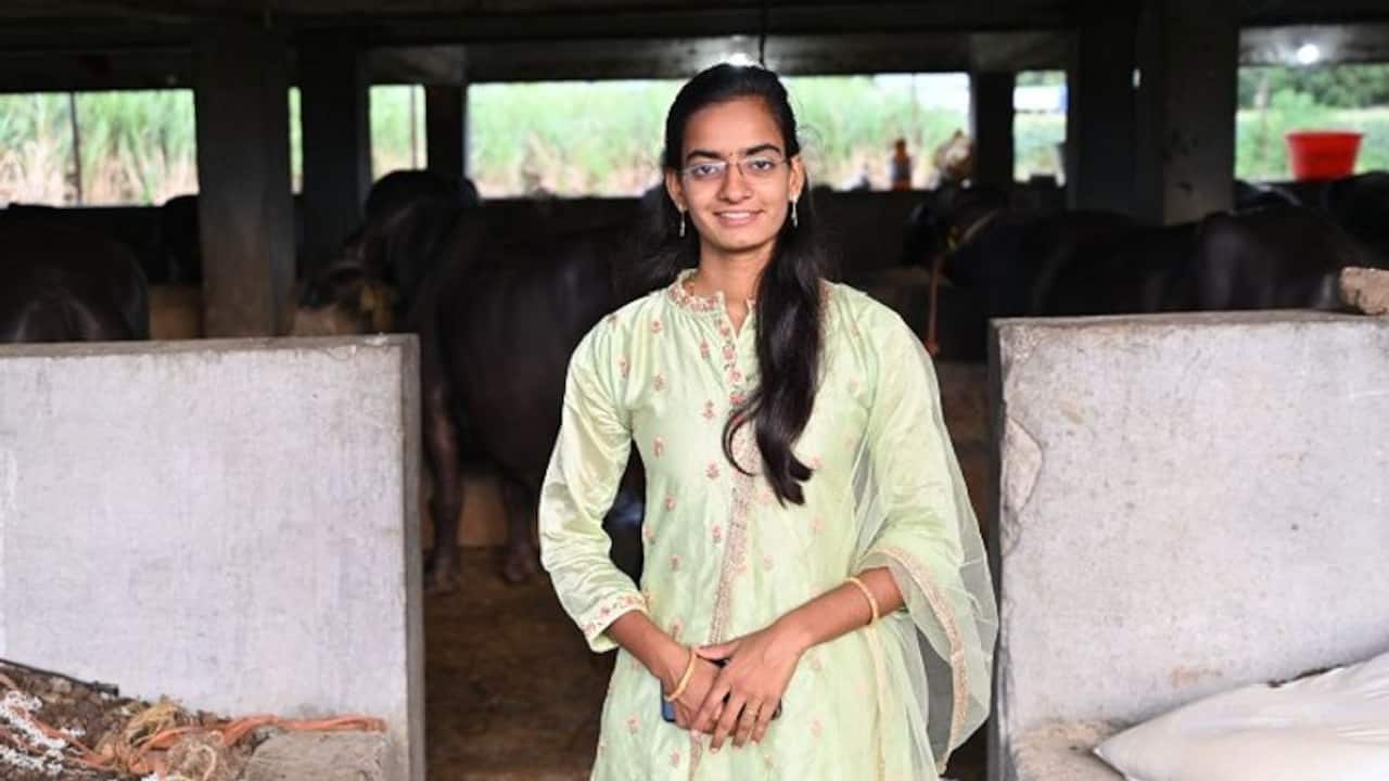 कभी भैंस चराती थी ये लड़की-पिता दिव्यांग, अब एक करोड़ के कारोबार की मालकिन, हिम्मत देने वाली है ये कहानी