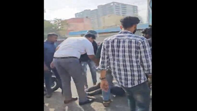 UP News: ललितपुर में दो बाईकों की टक्कर, शादी से लौट रहे बाप बेटी समेत 3 की मौत, 4 घायल