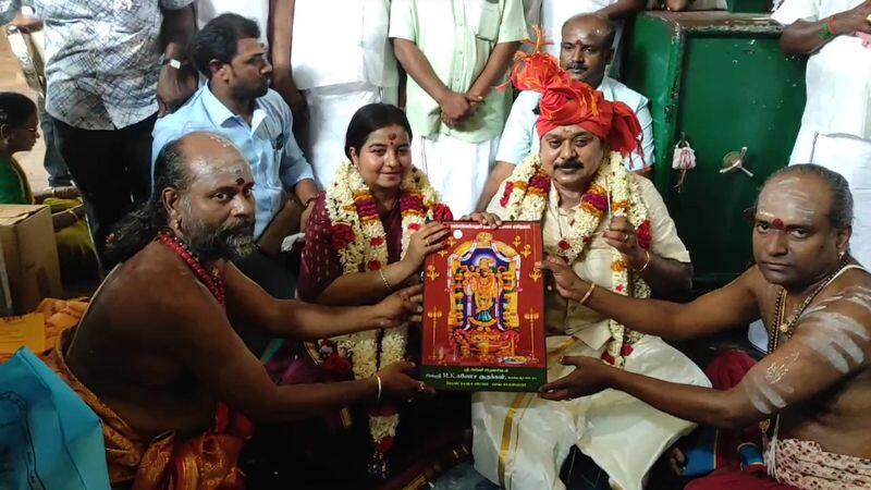 ammk general secretary ttv dhinakaran did special prayer at amirthakadeshwarar temple in mayiladuthurai vel