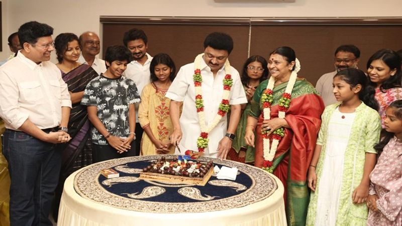 Chief Minister MK Stalin celebrated his birthday with his family smp