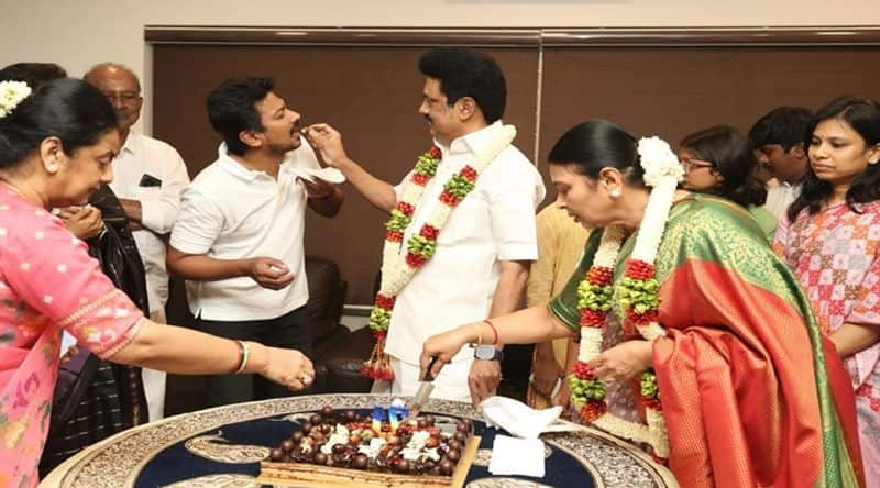 Chief Minister MK Stalin celebrated his birthday with his family smp