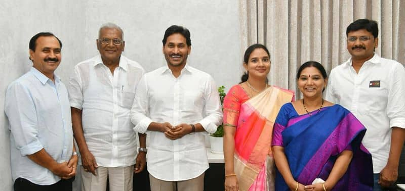 Murugudu Lavanya appointed as Mangalagiri YCP Incharge AKP