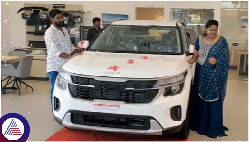 Bigg Boss tukali santhosh and Manasa couple bought kia car at Bengaluru sat