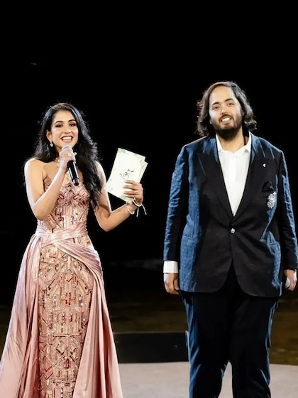 ड्रोन शो से दिखाई गई Anant-Radhika की लव स्टोरी,फैस बोले WOW..
