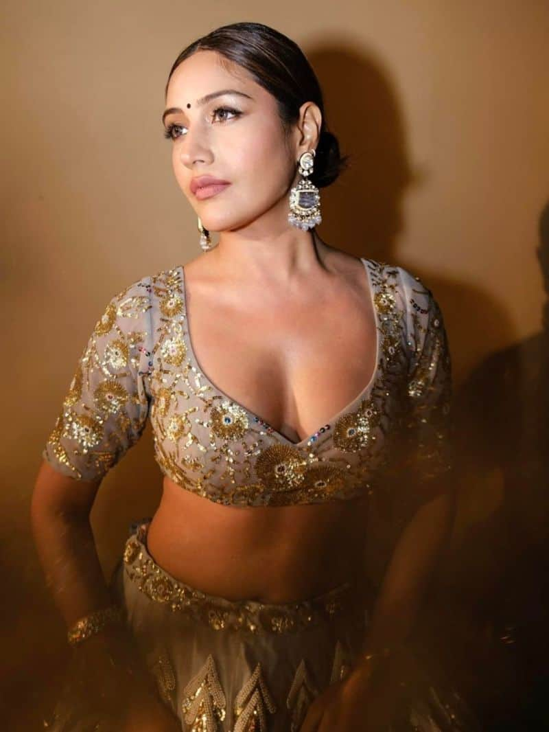 surabhi chandna 10 lehenga poto zkamn