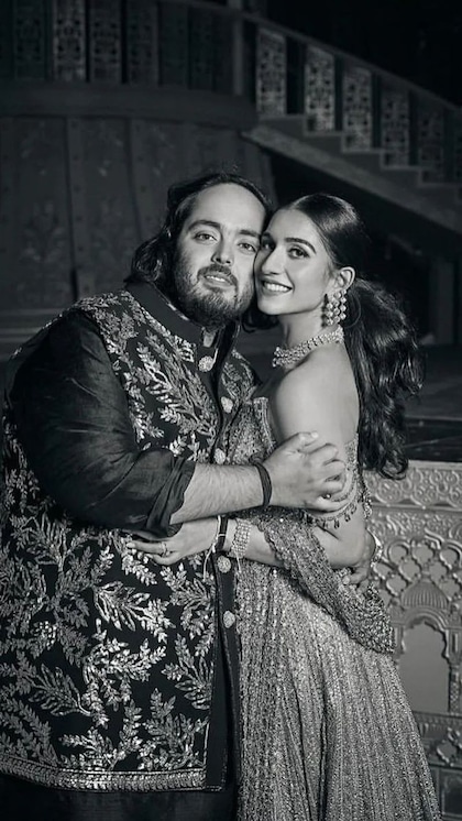 <p>अनंत अंबानी राधिका मर्चेंट के प्री वेडिंग फंक्शन में 16 करोड़ की घड़ी देखकर मार्क जुकरबर्ग उनकी पत्नी हैरान हो गए थे लेकिन क्या आप दुनिया की सबसे महंगी घड़ी के बारे में जानते हैं? </p>
