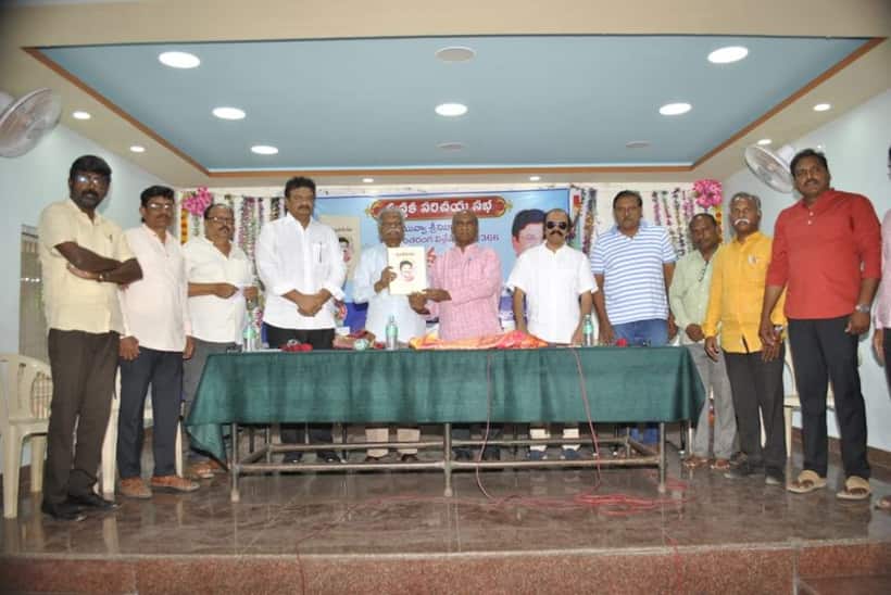 సమాజాన్ని ప్రతిబింబించేదే సాహిత్యం     నగ్నముని